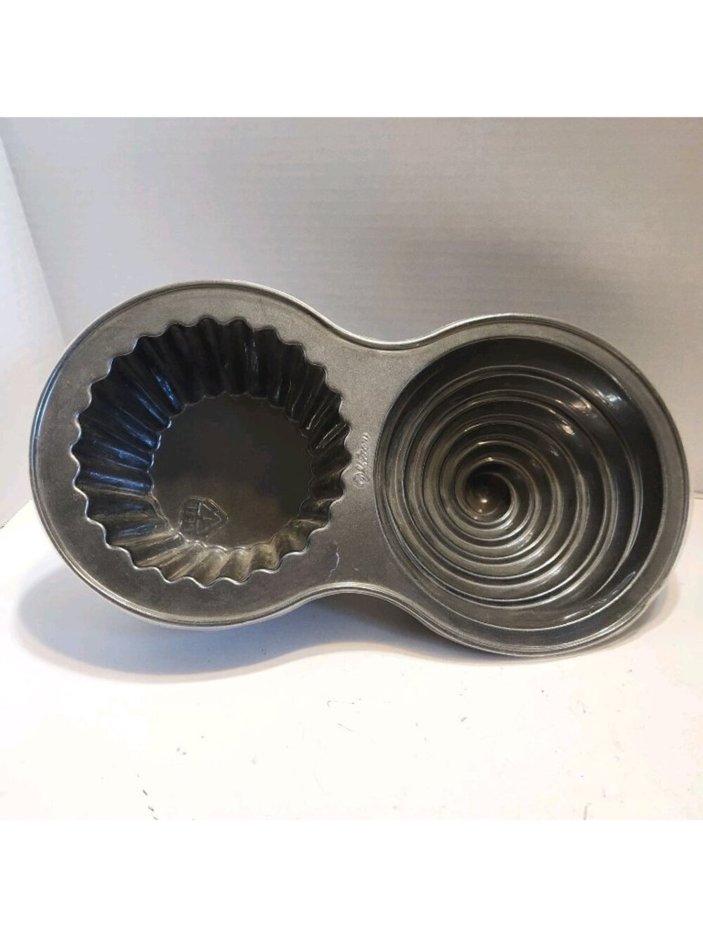 Wilton Giant 3D Cupcake Pan Large Non-Stick Mold Baking Cake Pan 2 Side
